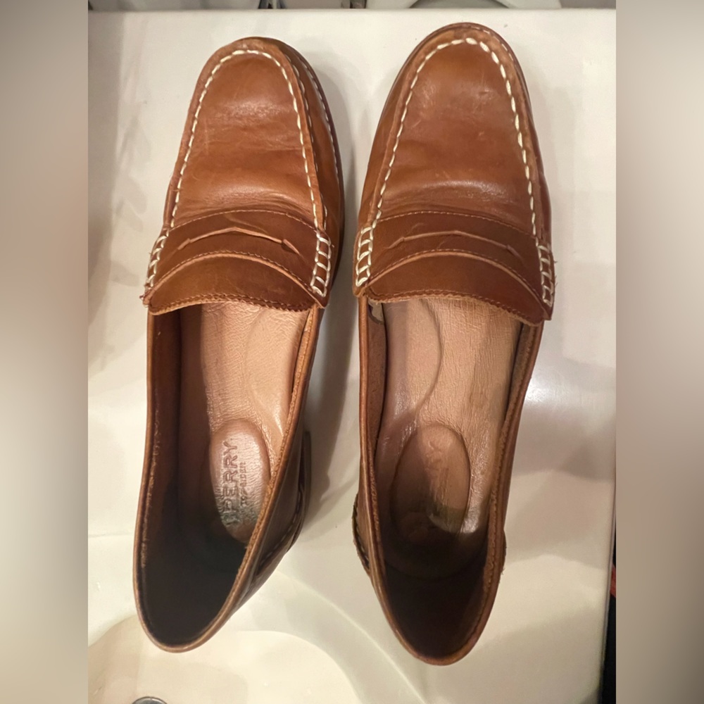 Sperry women’s tan Loafers